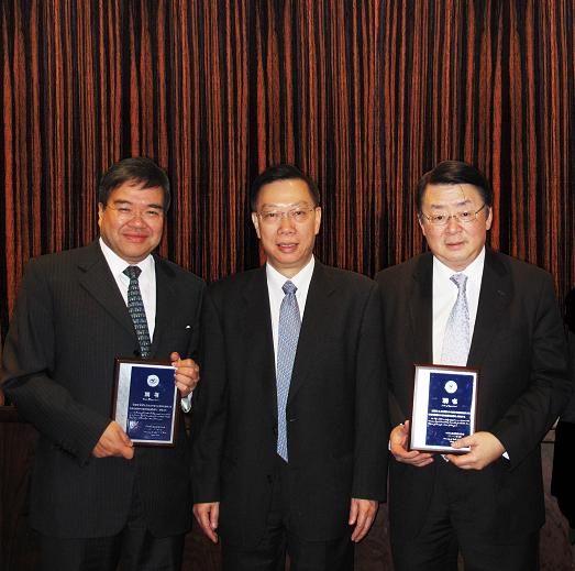 The Director of Health, Dr P Y Lam (right), and the Chairman of the Hospital Authority, Mr Anthony Wu (left), with the Vice-Minister of China's Ministry of Health, Professor Huang Jiefu (centre). The two Hong Kong health chiefs have been appointed as advisers to the Overseas Expert Consulting Committee for Health Care Reform of China.