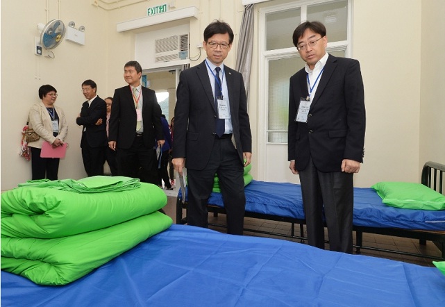 The Secretary for Food and Health (SFH), Dr Ko Wing-man (first right), and the Controller of the Centre for Health Protection of the Department of Health, Dr Leung Ting-hung (second right), inspect the simulated quarantine centre for Ebola virus disease in Lei Yue Mun Park and Holiday Village.