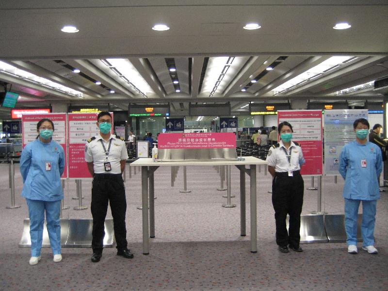 Counters have been set up in the airport arrival hall before immigration clearance. Arriving passengers who fulfill the criteria are invited to approach the counter and fill in the questionnaire. The completed questionnaire can be passed to the Port Health Office staff at the counter.