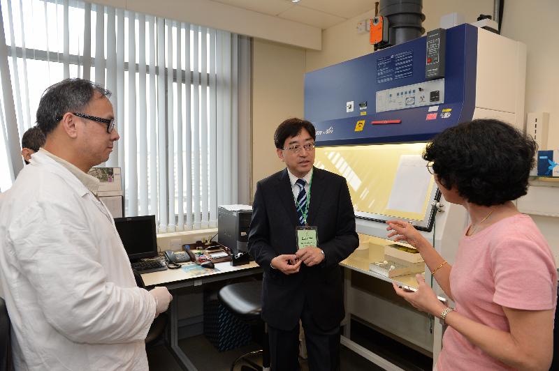 Dr Ko visited the Public Health Laboratory Services Branch of the Centre for Health Protection of the Department of Health on its preparedness and response in case of local pandemic outbreaks after the exercise.