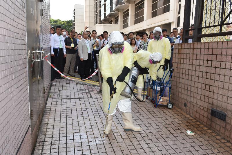 Exercise PERIDOT tests Government response to outbreak of plague (2) During the exercise, officers of the Food and Environmental Hygiene Department (FEHD) apply rodenticide and insecticide near the confirmed case's residence.