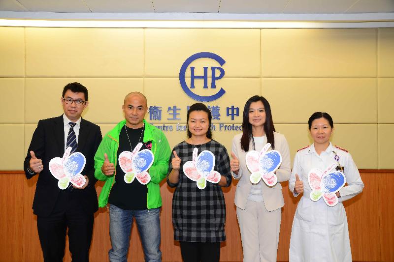 At a press conference today (November 20), the Assistant Director of Health (Health Promotion), Dr Anne Fung (second right), the Chief Manager (Cluster Performance) of Hospital Authority, Dr Chung Kin-lai (first left), and the Hospital Authority Organ Donation Coordinator, Ms Cheung Suk-man (first right) reviewed the public's attitude to organ donation and the current situation regarding organ transplant services in Hong Kong. In addition, a family member of an organ donor (centre) and an organ recipient (second left) also shared their experience.