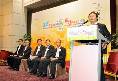 The Controller of the Centre for Health Protection of the Department of Health, Dr Thomas Tsang, speaks at the Health@work.hk Pilot Project Recognition Ceremony today (May 18).
