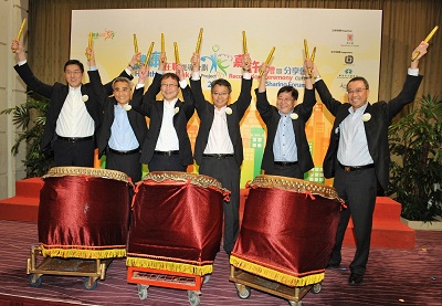 Dr Tsang (third left) and the Deputy Commissioner for Labour, Mr David Leung (fourth left), join other officiating guests at the Health@work.hk Pilot Project Recognition Ceremony.
