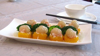 Bronze prize-winning dish: "Shrimp Paste and Longan in Papaya, with Broccoli".