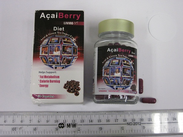 A 40-year-old woman was arrested today (May 9) in a joint operation by the Department of Health (DH) and the Police for suspected illegal sale of "AcaiBerry Living-XS", a slimming product with undeclared and banned drug substances.