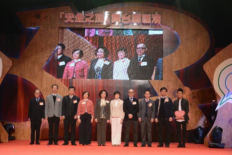 The wife of the Chief Executive cum the Patron of the Red Ribbon Centre of the Department of Health, Mrs Regina Leung (fifth left), and the Director of Health, Dr Constance Chan (fifth right), join other guests today (November 30) at the "Safe Journey" drama premiere cum ceremony for World AIDS Day 2013.