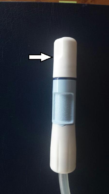 供应商向卫生署表示收到投诉，指白色杀菌套内的海绵出现完全与套帽盖分离、部分海绵从杀菌套的套帽盖凸出，或杀菌套内缺少海绵等情况。