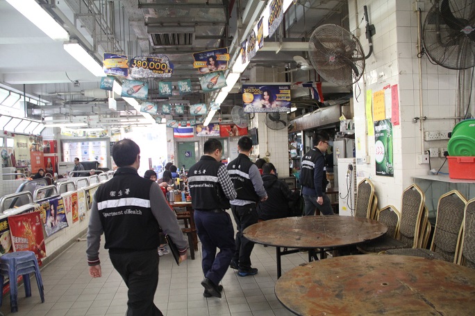 Tobacco Control Inspectors conduct an inspection at a cooked food centre.