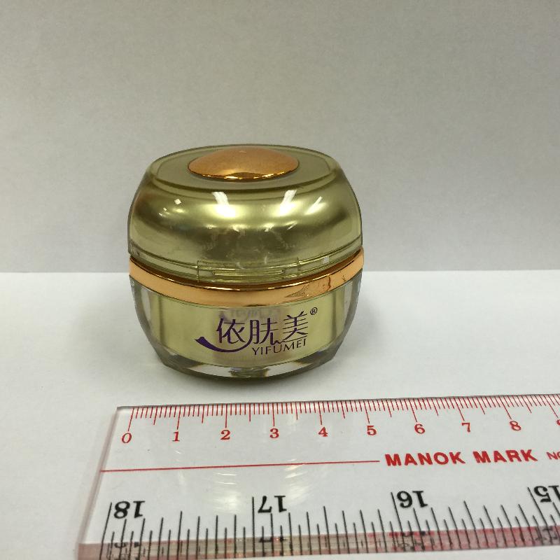 圖示可能含有過量水銀成分的美顏霜「依肤美水嫩透白晚霜」。